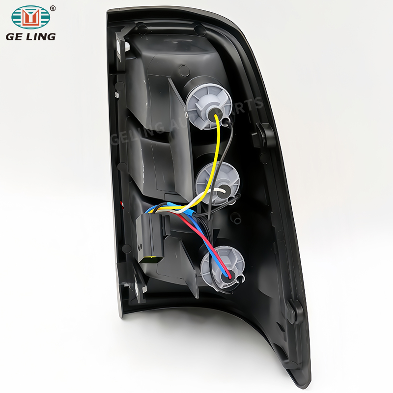 ไฟท้าย 897228845 897228846 สำหรับ Isuzu TFR 1998 2000 1999