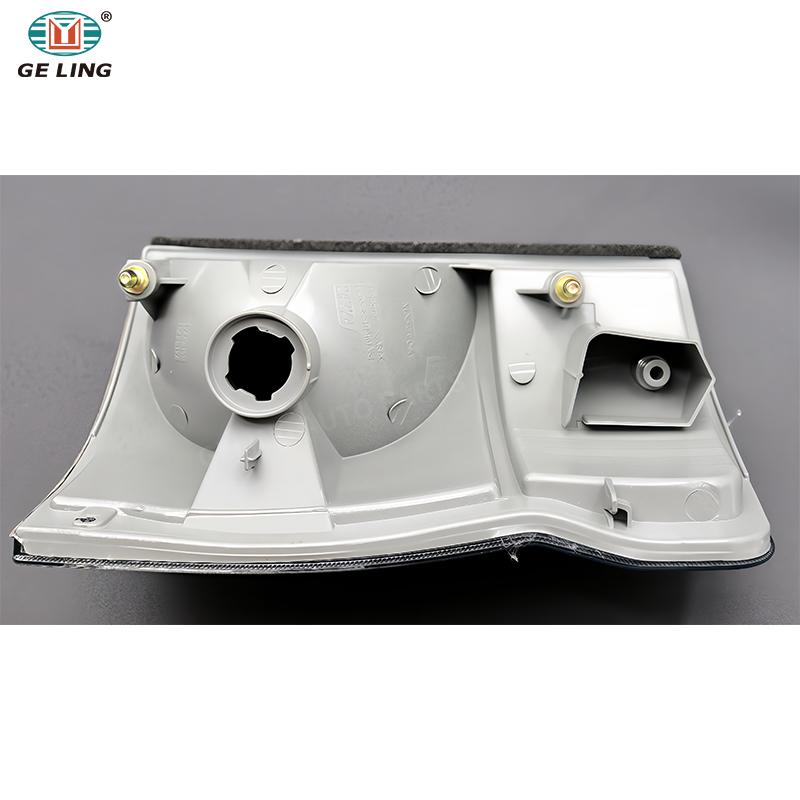 Lampu Kabut Untuk Nissan Urvan Escapade E24