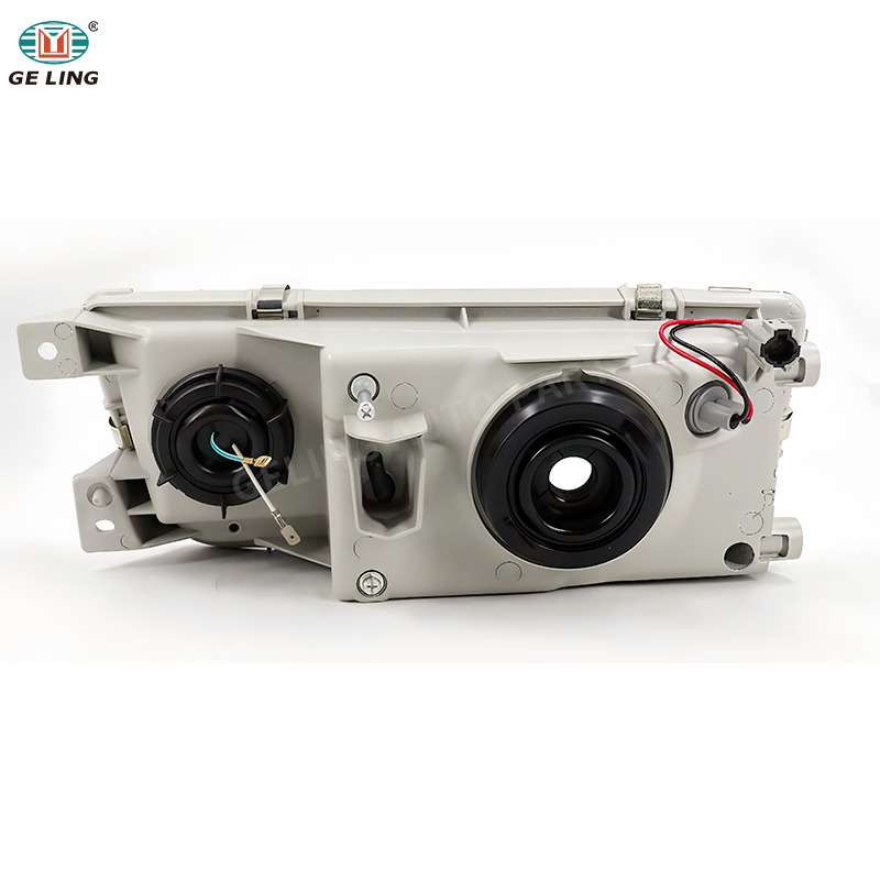 Phare pour Nissan Urvan Escapade E24 