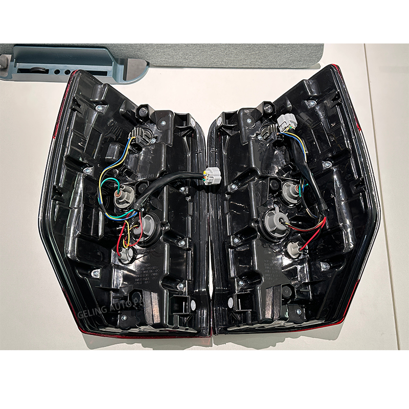 Piloto Trasero Hal&oacute;geno para Mitsubishi Triton L200 2019