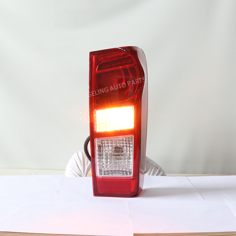 ไฟท้าย LED สีแดง สำหรับ Isuzu Dmax 2017-2019